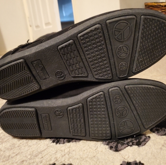 Brand new, never worn, black knee-high boots. - Picture 4 of 4